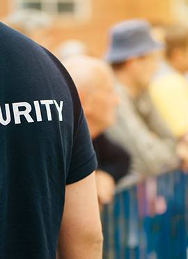 מאבטח שומר באירוע