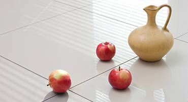 רצפה מבריקה ונקייה